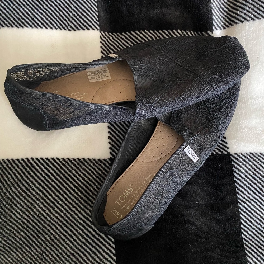Black lace TOMS